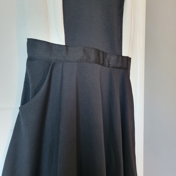 B and W. - Picture 5 of 7